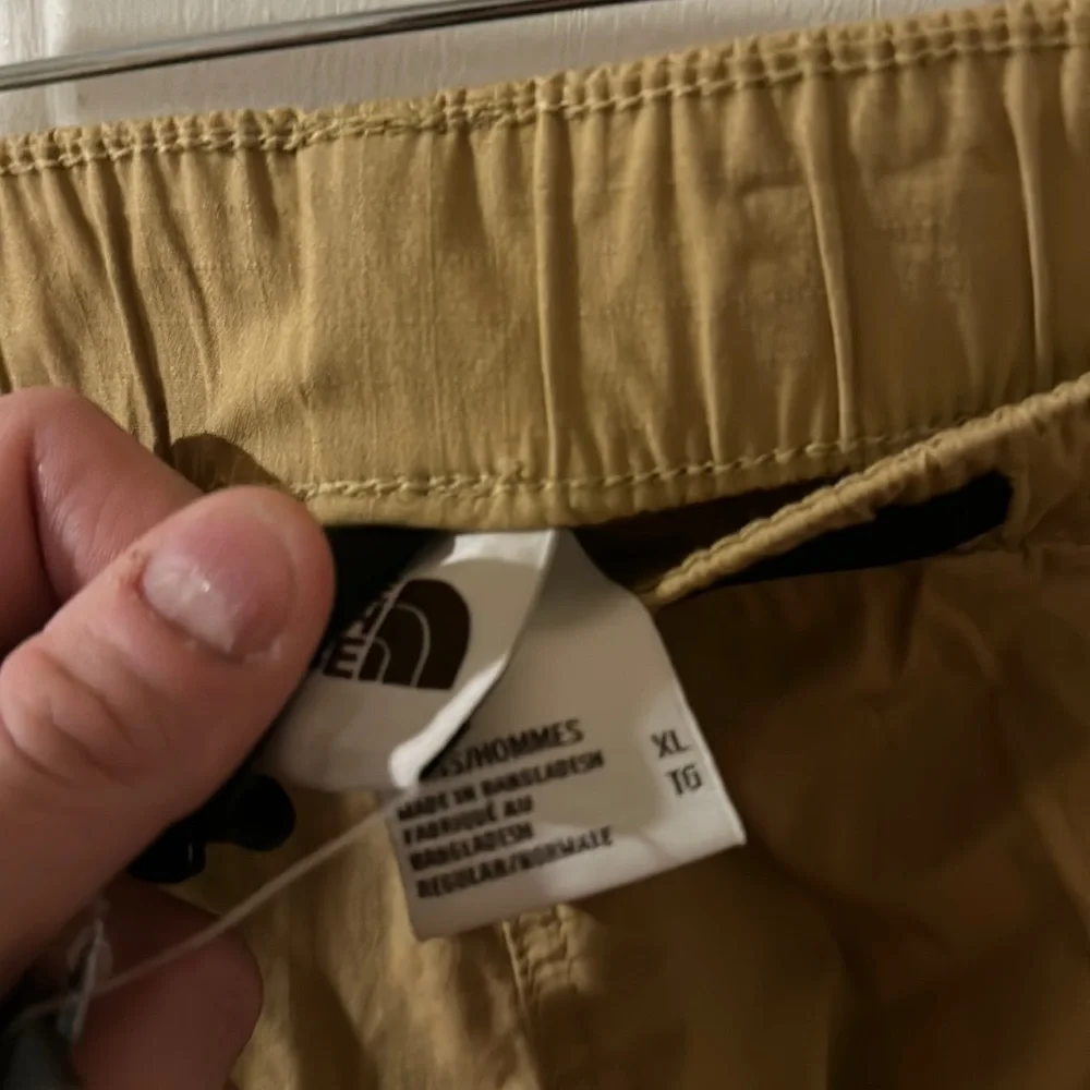 The North Face Men’s Ripstop Easy Cargo Shorts: TAN: NWT: SZ XL